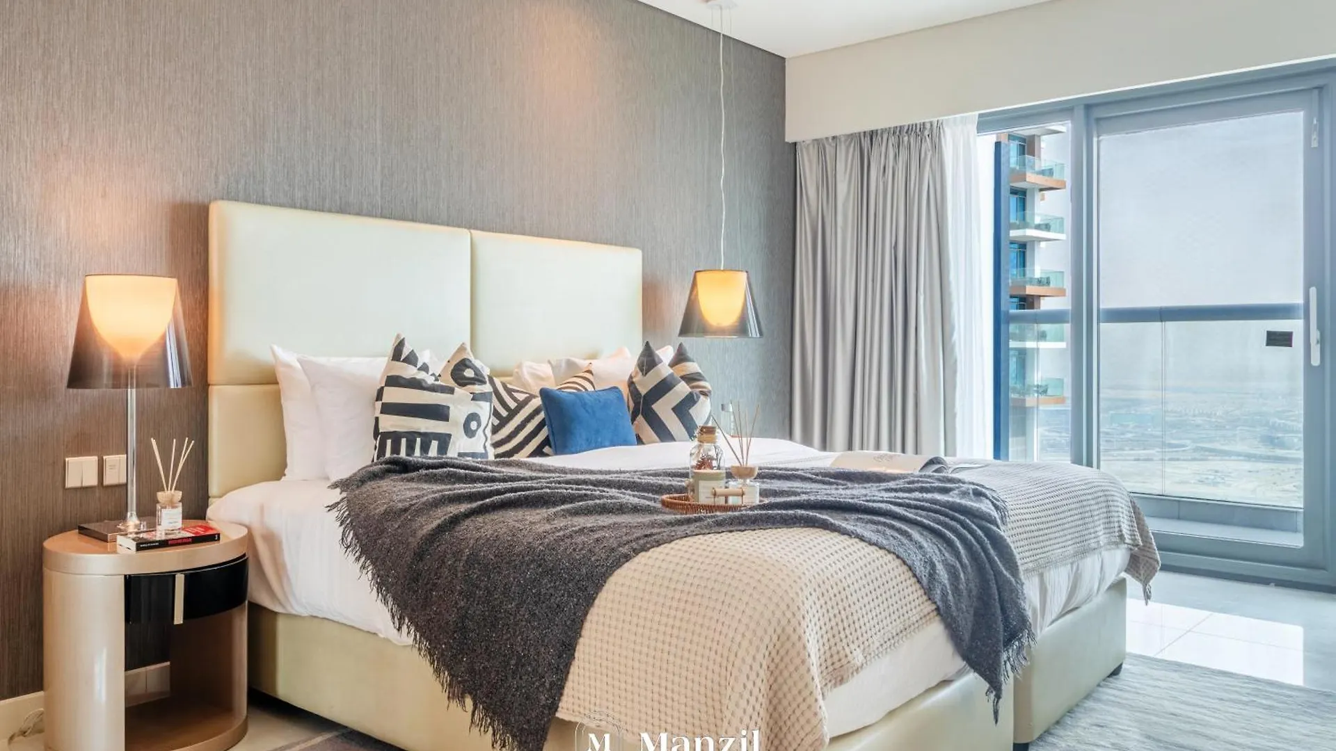 Manzil - 1Br Apartment In Paramount With Top-Floor Luxury Living Dubai