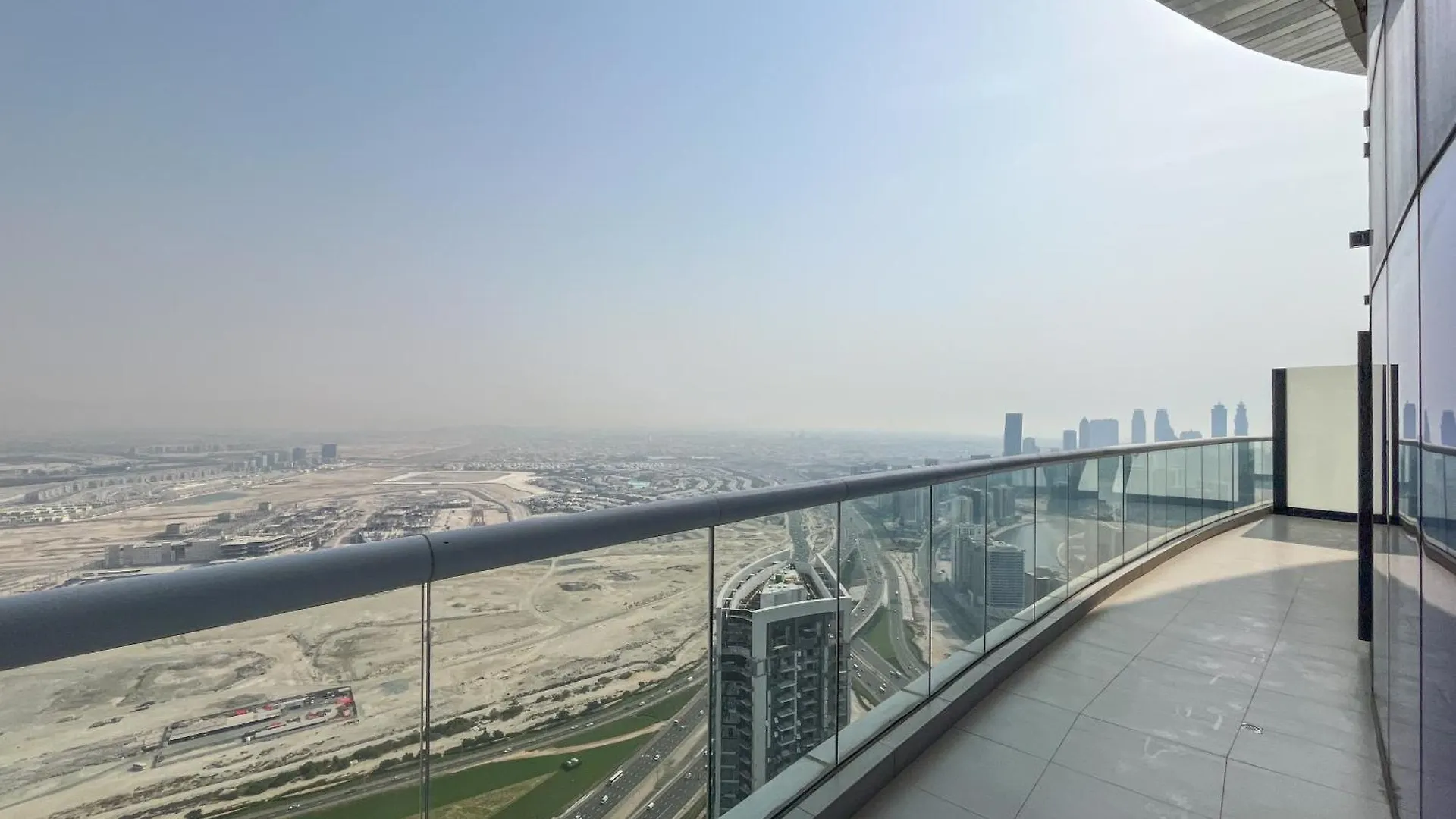 Manzil - 1Br Apartment In Paramount With Top-Floor Luxury Living Dubai